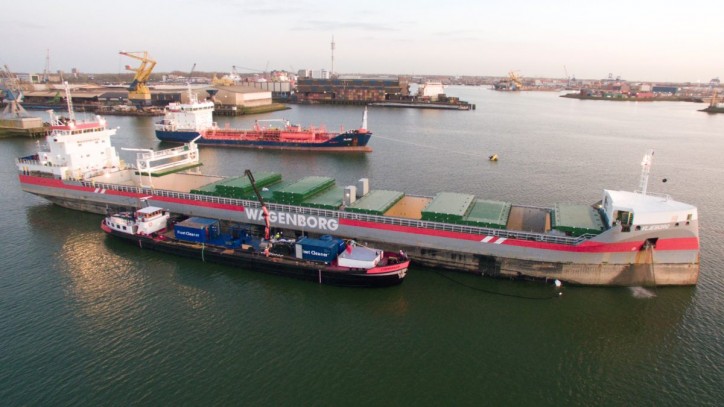 Vlieborg receives innovative hull cleaning from Fleet Cleaner in Port of Rotterdam