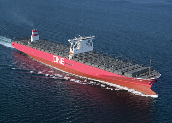 ONE takes delivery of its fist magenta-coloured new-building containership “ONE STORK”  