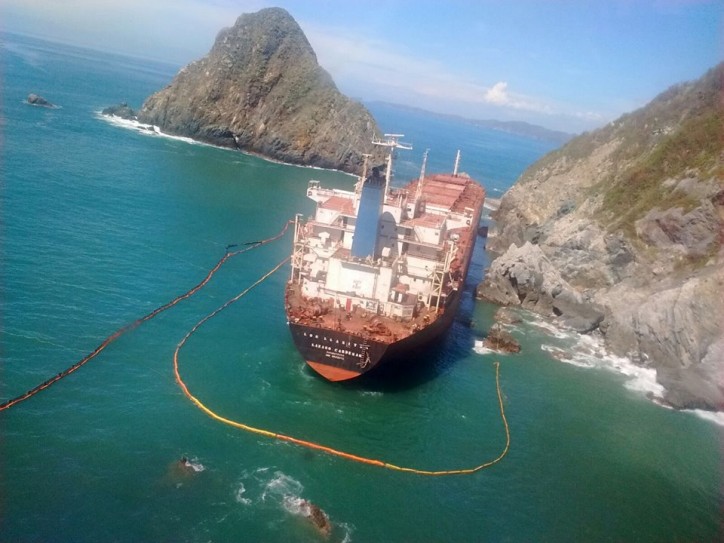 Oil still leaking from grounded ship in Mexico