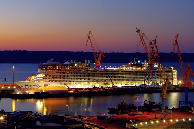 Video: Cruise vessel Norwegian Epic scheduled drydocking at Damen Shiprepair Brest