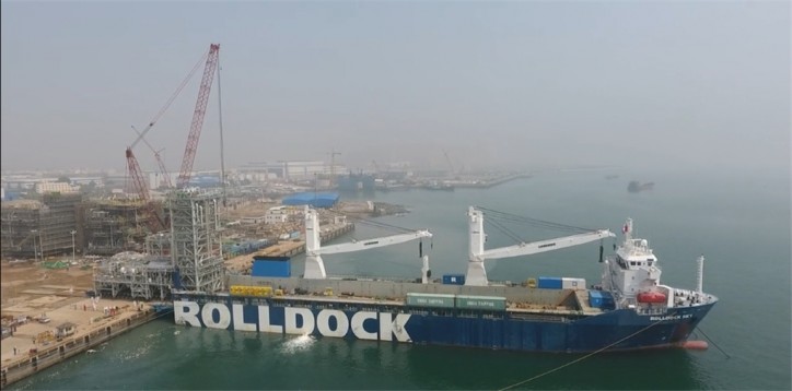 VIDEO: Transportation of the modules for Shell’s new Solvent DeAsphalter on board RollDock Sky