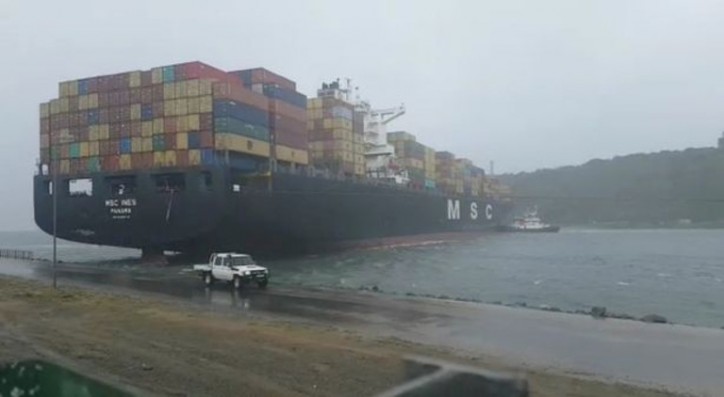 Major storm hits Durban and causes chaos with shipping at the port; Vessels break loose (Video)  