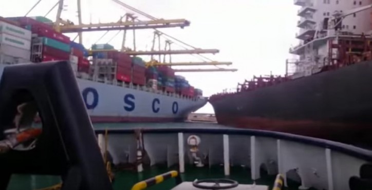 Tugs prevent boxships collision in Valencia (Video)