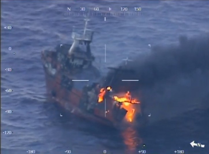 Fire Engulfs Trawler Esterio off Bahia Blanca, Argentina (Video)