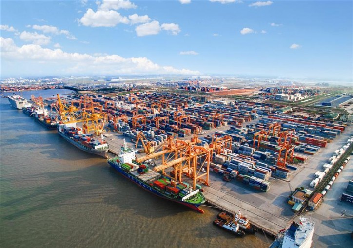 Vinalines to build 2 terminals at $299 mln in Lach Huyen Port
