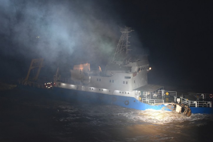 Containership MSC Luciana collides with Chinese freighter Sulianhaiji 0118 in the Bohai Sea (Video)