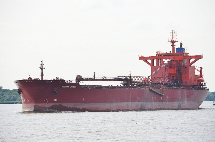 Bulker Yeoman Bridge slammed into crude oil tanker Peary Spirit in Port of Brunsbuttel, Germany