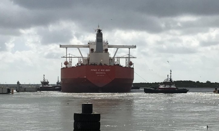 Seaway Loads First VLCC Ship