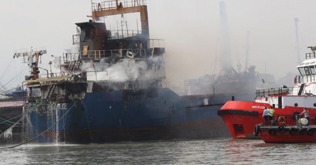 Turkish cargo ship Sukran Camuz severely damaged after fire in Mersin port