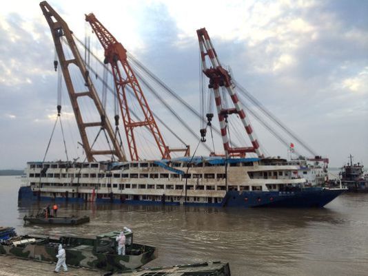 Video captures the Damaged Chinese Cruiser Eastern Star