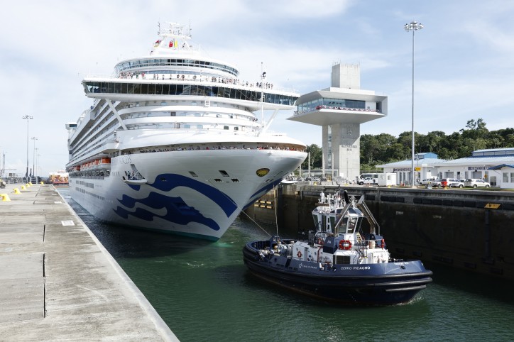 Caribbean Princess - The first passenger ship of the 2017-2018 season to transit the Expanded Panama Canal