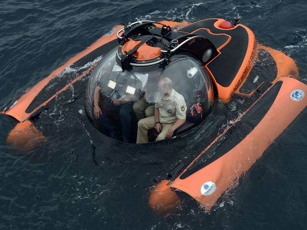 Russian President Putin rides submersible to bottom of Black Sea