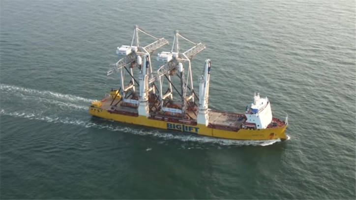 Video: Happy Sky transports two oversized STS Container Cranes