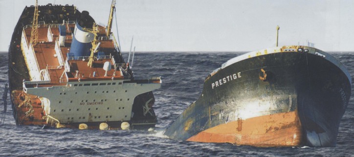 Flashback history: Tanker Prestige sinking (Video)