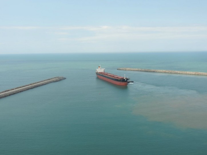 Olympic Gemini entering EJA's breakwater