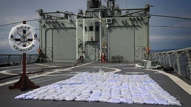 HMAS Melbourne seizes 427kg of heroin off smuggling ship in Indian Ocean