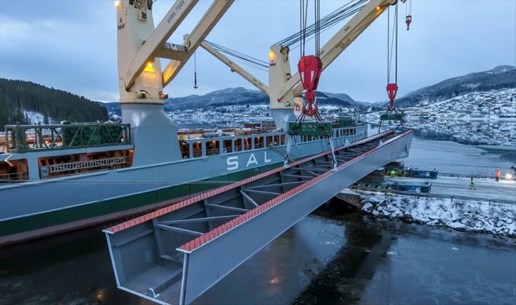 SAL Heavy Lift delivers bridge sections from China to Norway