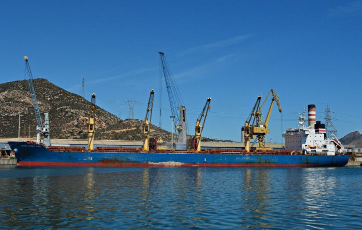 Bulker Nord Auckland spills oil into Columbia River during oil transfer