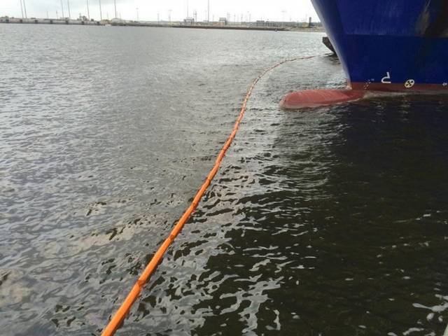 Diesel Spill Forces Closure on the Mississippi