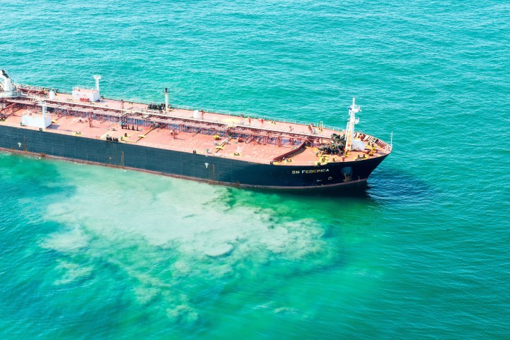 Grounded Tanker ship SN Federica off Texas has been Refloated