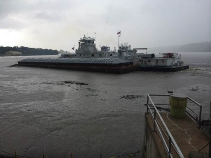 Four Barges Break Free, Two Hit Starved Rock Dam