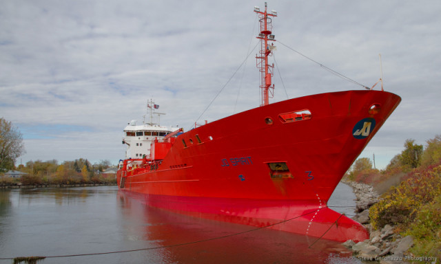 Chemical tanker Jo Spirit ran aground near Montreal, Canada