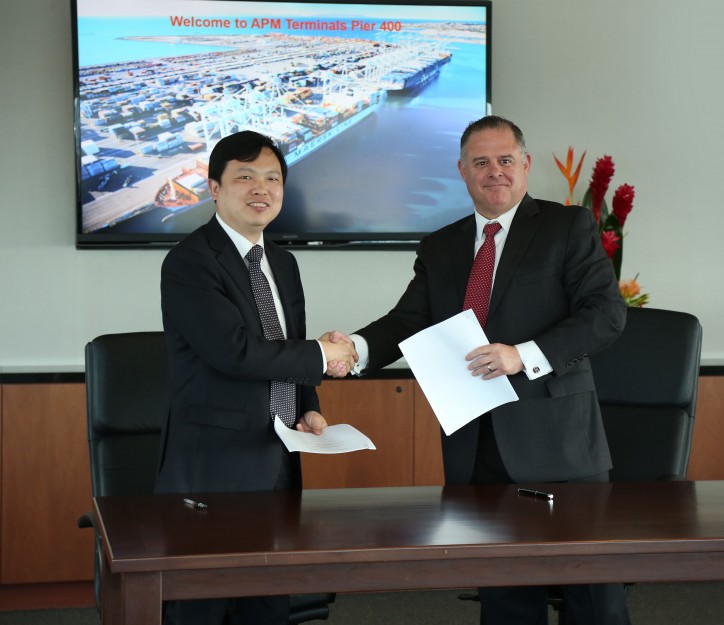 APM Terminals Signs Crane Extension Contract for Pier 400 Los