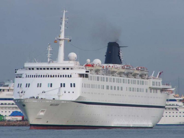 Clean Up Operations Underway on Bunker Spill from Grounded Cruise Ship