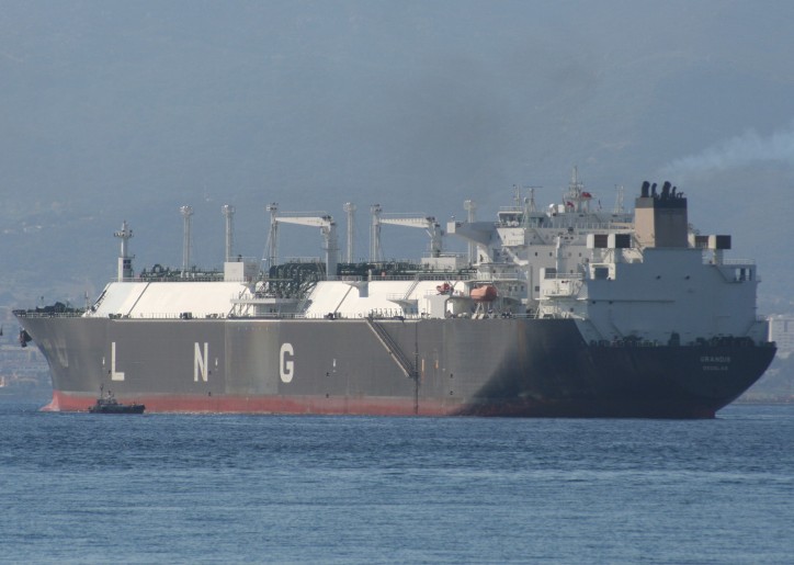 Golar LNG enters into new LNG carrier contract