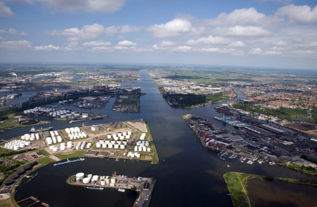 Curious to Know and See: Service at the Port of Amsterdam (Video)