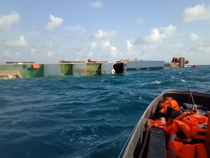 Cable ship Star Centurion sinks after collision with tanker Antea in Bintan (VIDEO)