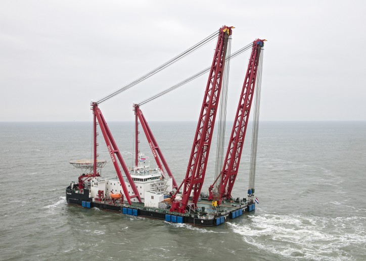 Royal IHC delivers 4000 tonnes crane vessel GULLIVER to Scaldis