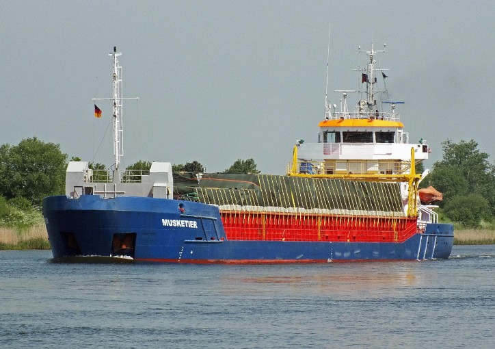 Cargo vessel boarded after sailing in wrong lane in English Channel