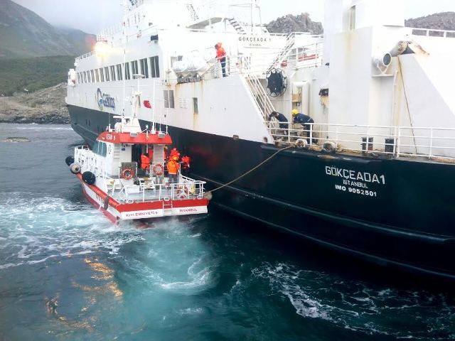 watch ferryboat stranded in canakkale after rudder trouble vesselfinder