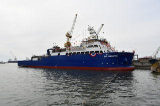 World's first DP shallow water operation vessel was named and delivered in Dalian