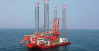 World’s first 2000-ton-class offshore wind farm installation vessel put into operation in S.China’s Guangzhou
