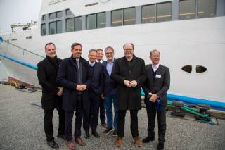 Niedersachsen Ports together with Uniper and TES give the starting signal for the planning phase of a new jetty for green gases in Wilhelmshaven