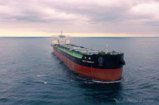 Anglo American loads first LNG dual-fuelled vessel in chartered fleet, cutting emissions by up to 35%
