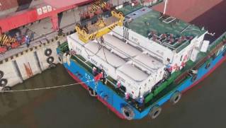 China unveils new bunkering mode for LNG-powered cargo ship