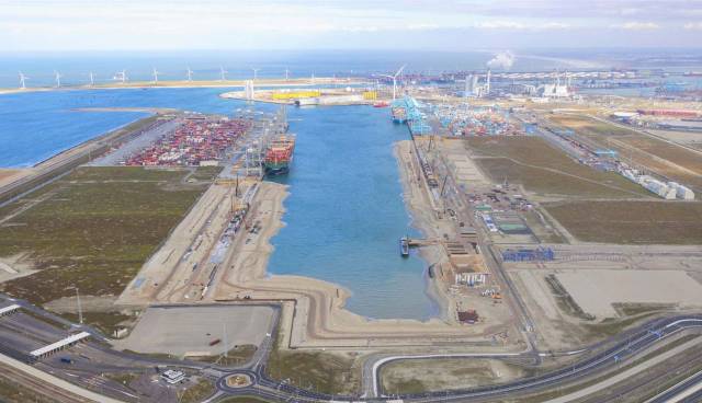 Port of Rotterdam Authority and APM Terminals sign agreement for