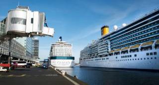Amsterdam moves to ban cruise liners as city targets mass tourism
