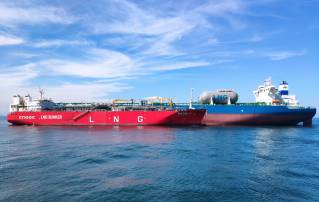 Pavilion Energy and CNOOC Completes First Ship-to-Ship LNG Bunkering Operation to Maran Tankers Management’s New Built VLCC Maran Dione in China