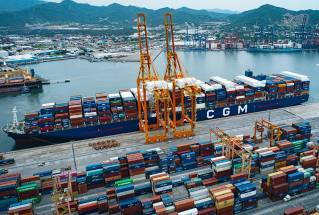 Contecon Manzanillo, Sociedad Puerto Industrial Aguadulce receive largest boxship