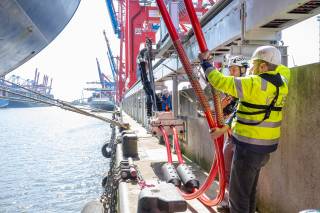 Port of Hamburg is the first port in Europe to offer shore power for both container and cruise ships