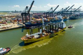 Port Houston Welcomes Arrival of Hybrid-Electric Cranes Part of carbon neutrality by 2050 goal