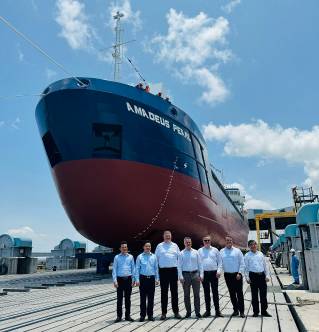 Damen delivers first of three Combi Freighters 3850 to Reederei M. Lauterjung