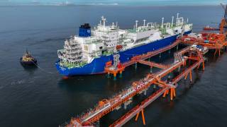 Snam’s FSRU BW Singapore successfully moors in Ravenna
