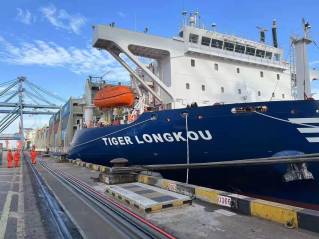 The first LNG dual-fuel container ship to join SITC fleet