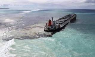 Capesize Bulker Wakashio Aground off Mauritius (Update)