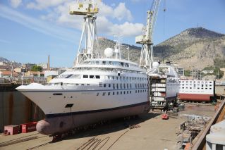 Fincantieri Cuts Windstar’s Star Breeze in Half